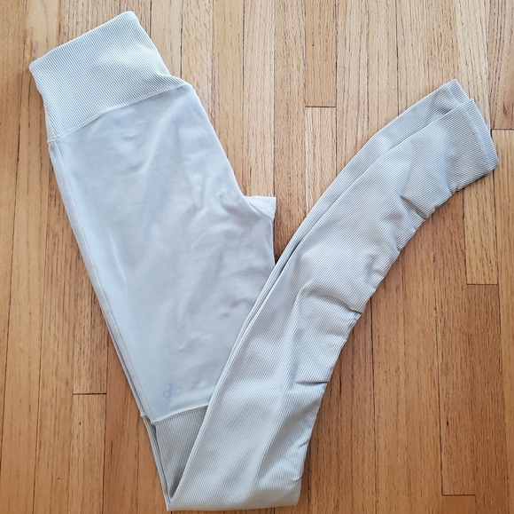 ALO Sueded goddess leggings in Sandstone - Picture 3 of 5